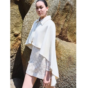 เสื้อโค้ทผู้หญิงรุ่นใหม่ คุณภาพสูง HINA EMB CASHMERE-BLEND CAPE ODM ผสมแคชเมียร์ 20% ขนสัตว์ 80% ใส่ได้ทุกฤดู ความยาว 43 ซม. - Product Image 2