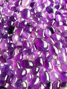 หินอะมีทิสต์ธรรมชาติทรงไม่สม่ำเสมอ หินดิบสีม่วงใส สำหรับทำเครื่องประดับกำไลข้อมือ DIY - Product Image 3