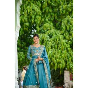 Vestido de Noche de Satén de Seda Vichitra con Bordado Floral en Línea A y Dupatta - Product Image 1