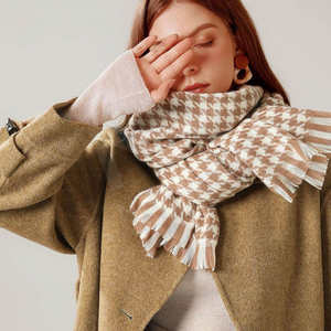 Bufanda de Punto Unisex de Lujo - Cálida y Suave para el Invierno - Bufandas de Punto Grueso con Logotipo Personalizado para Hombre y Mujer - Product Image 4