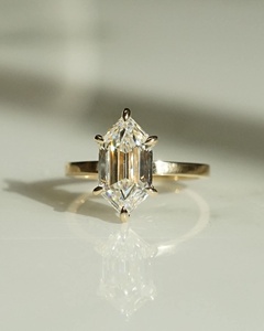 แหวนหมั้นมอยส์ซาไนต์ทรงหกเหลี่ยม 2.25 กะรัต, แหวนทรงหกเหลี่ยม, แหวนหมั้นมอยส์ซาไนต์, แหวนโซลิแทร์ - Product Image 1