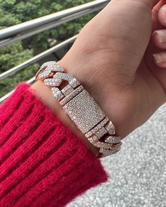 Bracelet cubain en moissanite pour hommes et femmes, exportateur indien, éclat brillant, accessoire de mode de luxe disponible pour la vente - Product Image 5