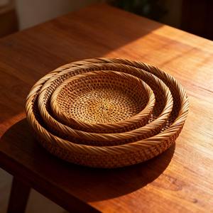 Cesta redonda de ratán tejida a mano con borde trenzado natural, decorativa, para servir, para mesa de comedor, mesa de café y almacenamiento en la cocina. - Product Image 6