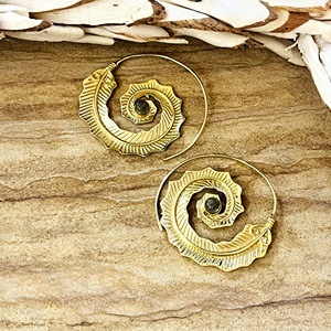Nouvelle Arrivée Boucles d'Oreilles Créoles Spirales Bohèmes Tribales en Laiton Plaqué Or 18 carats pour Femme, Boucles d'Oreilles Créoles en Labradorite Tourbillonnante, Vente en Gros OEM - Product Image 4