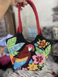 Bolsos de mano y bandolera de algodón con cuentas, estilo bohemio, hechos a mano en India, para mujer, con correa de anillo, ideales para fiestas y eventos de noche. - Product Image 1