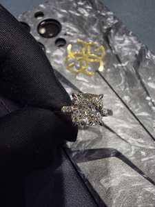 แหวนเพชรทองคำขาว 8K ดีไซน์คลาสสิกเรียบหรู ประดับเพชรแบบหนามเตย ได้รับการรับรองจาก IGI เหมาะสำหรับเป็นแหวนหมั้นหรือแหวนแต่งงาน งานฝีมือประณีต - Product Image 6