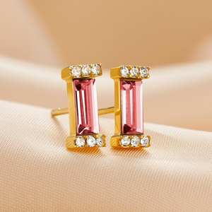 Pendientes de Turmalina Rosa con Corte Baguette, Plata de Ley 925, Chapados en Oro de 14K - Product Image 2