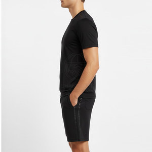 Ensemble de vêtements de sport pour hommes, t-shirt et short, matière douce et confortable, parfait pour les séances de gym et les activités de fitness en plein air - Product Image 6