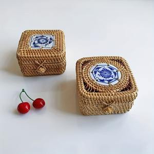 Caja de almacenamiento cuadrada de ratán con flor de cerámica, cesta para joyas de excelente calidad. - Product Image 5