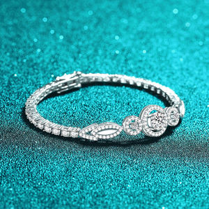 Pulsera de Moissanita con Halo de Piedra Central de Lujo, Plata de Ley S925, Elegante y Brillante, Joyería Fina - Product Image 4