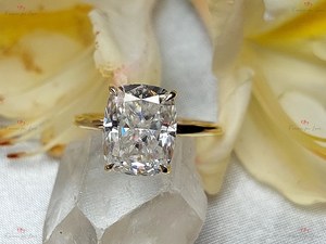 Anillo de compromiso de moissanita con corte cojín, anillo de compromiso con halo oculto, solitario de corte cojín, anillo de oro macizo con corte cojín, anillo de propuesta. - Product Image 4