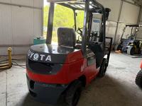 Chariot élévateur diesel Toyota 3 tonnes en bon état, mât pour conteneurs en option