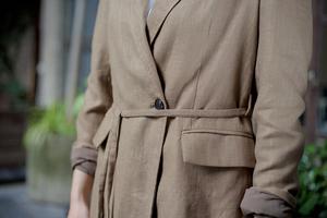 Blazer élégant et écologique pour femme, 100 % ramie vietnamienne avec doublure en coton, coupe décontractée, poches latérales à rabat avant, fabriqué avec soin - Product Image 6