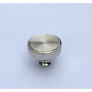 Les poignées de porte en métal restent fonctionnelles après des milliers d'utilisations, fabriquées de manière incroyablement soignée par KHOOSI OVERSEAS. - Product Image 6