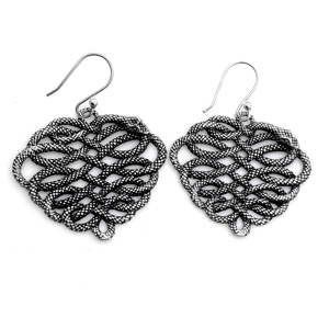Pendientes Colgantes de Plata de Ley 925 Oxidada con Malla de Serpiente y Engaste de Bisel para Regalo y Ocasiones Festivas - Product Image 4