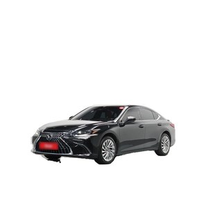 Lexus ES Executive Sedan 2024, 32,834 km, Asientos de Cuero, Cámara Trasera, Volante a la Izquierda - Product Image 1