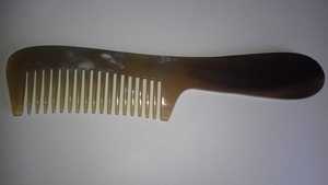 Peigne à barbe moderne en corne de vache naturelle polie, fait main, écologique, de qualité supérieure, idéal pour le soin personnel, cadeau d'affaires, décoration intérieure MN EXPORTS - Product Image 3