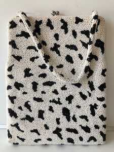 Magnifique sac fourre-tout brodé à la main avec des motifs floraux uniques et des motifs décoratifs ethniques élégants - Product Image 3