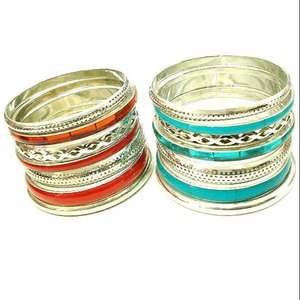 Conjunto de Brazaletes Apilables en Tono Dorado con Grabado, Color Crema, Joyería de Regalo - Product Image 4