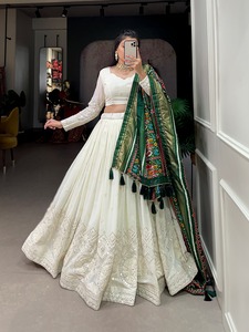 Lehenga de Georgette con diseño Lucknowi y trabajo de espejo en papel, con blusa y dupatta, conjunto especial de Lehenga Choli para Navratri. - Product Image 1