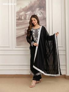 Ensemble Kurti-Pant à manches longues et Dupatta à bordure en dentelle en Georgette de qualité supérieure avec broderie au fil, vente en gros - Product Image 5