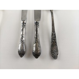 Elegante Juego de Cubiertos Plateados con Mangos Grabados, Acabado Espejo de Alta Calidad, Aptos para Lavavajillas, Cubiertos para Bodas - Product Image 2