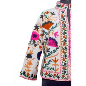 Veste élégante en coton TNT Suzani indien faite à la main, à col en V, tricotée, à volants, brodée, respirante et écologique pour l'hiver - Product Image 3