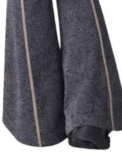 ชุดโยคะสองชิ้นสีเทาชาร์โคลสำหรับผู้หญิง เสื้อครอปซิปและกางเกงขาบานเอวสูง แต่งขอบตัดสี ชุดออกกำลังกาย ชุดฟิตเนส รับผลิตตามแบบ OEM - Product Image 3