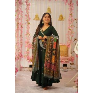 BATA DE TRABAJO BORDADA SEDA CHINON ATRACTIVA PALAZZO CON DUPATTA VERDE - Product Image 1