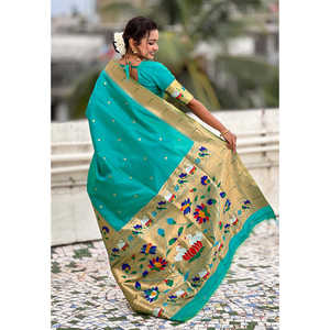 Sari en soie Paithani bleu marine avec grande bordure tissée en zari, concept demi-demi, vêtements indiens et pakistanais - Product Image 4