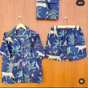 Conjunto de pijama corto de algodón para mujer, pijama de manga corta de 2 piezas con botones y ribetes estampados. - Product Image 2