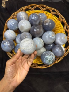 Esfera de Cristal de Ágata Gris Rayada Pulida de Primera Calidad, Bola de Piedra Preciosa Natural, Colección de Gemas, Sanación Reiki, Decoración del Hogar - Product Image 1