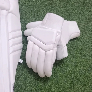 Gants de frappe de cricket en cuir Pittards professionnels personnalisés, légers, haute protection, rembourrage gris glacé, protège-mains de frappe. - Product Image 4