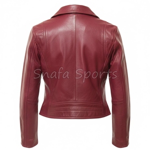 Veste en cuir pour femme au design unique, pièce maîtresse idéale pour un style audacieux et des tenues décontractées remarquables. - Product Image 2