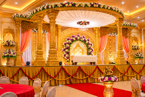 เวทีงานแต่งงานแบบอินเดียใต้ ดีไซน์ดั้งเดิมสีทอง รูปทรงมณฑป ถอดประกอบได้ สวยงาม หรูหรา วัสดุไฟเบอร์คุณภาพสูง พกพาสะดวก สำหรับงานแต่งงานฮินดู - Product Image 2