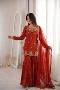 Traje de Boda Indio-Pakistaní Rojo Bordado para Mujer, Tradicional, Largo Regular, Corte Holgado, Seda Fendy, Sin Arrugas, Elástico - Product Image 5