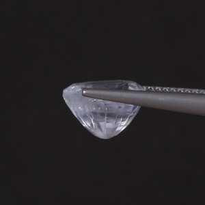 พลอยแซฟไฟร์สีขาวธรรมชาติแบบขายส่ง น้ำหนัก 4.75 กะรัต รูปทรงคุชชั่น ขนาด 9.5x9 มม. ได้รับการรับรองจาก IGI สำหรับการทำเครื่องประดับโดยบุคคลที่สาม - Product Image 2