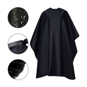 Cape de Coiffeur Jetable de Haute Qualité en Polyester Écologique pour Hommes – Luxe, Tendance, Résistante à l'Eau et Séchage Rapide - Product Image 6