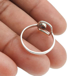 Anillo de plata de ley 925 con amatista, hecho a mano, con engaste de bisel, joyería fina bohemia a precio de mayoreo. - Product Image 2