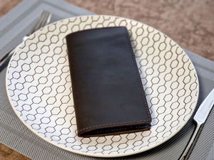 Porta Facturas de Cuero Genuino de Alta Gama para Restaurante, Elegante Presentador de Comandas, Cubierta Inteligente para Recibos LBH-0075 - Product Image 3