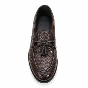 Mocassins en cuir véritable respirants pour hommes LEATHER STUDIO, à bout pointu, semelle en caoutchouc, logo embossé, chaussures élégantes à pampilles – Vente en gros - Product Image 3