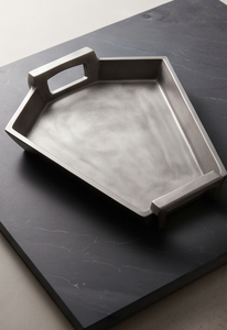 Plateau de service en métal géométrique personnalisé, finition argent antique, avec poignées intégrées, pièce maîtresse décorative pour le salon - Product Image 2