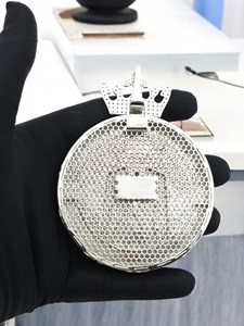 Colgante Personalizado OFICIALTRONSOYAZN con Moissanita Helada, Joyería Hip Hop, Tono Plateado, Engaste de Corona, Pieza de Lujo - Product Image 2