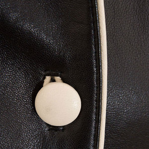 Blazer en cuir véritable pour femme avec col rabattu et fermeture boutonnée, manches longues, pour l'automne - Product Image 6