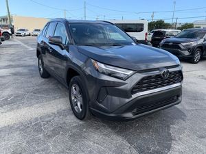 Toyota RAV4 XLE FWD 2022 Usado en Buenas Condiciones - Product Image 1