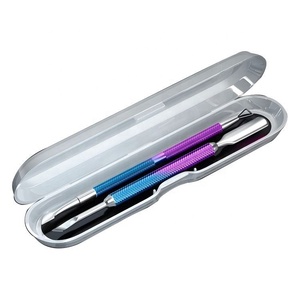 Juego de herramientas de manicura y pedicura de doble punta, raspador de cutículas y esmalte de uñas, de acero inoxidable, con revestimiento multicolor, al por mayor. - Product Image 1