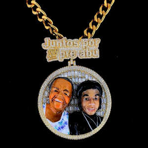 Colgante de dos caras de esmalte 3D personalizado, colgante de diamante de moissanita VVS de corte redondo y esmeralda 925 de plata esterlina chapada en oro rosa - Product Image 1