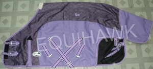 ALFOMBRA DE CABALLO CON CAPOTA Y COLA HECHA EN 600 1200DNR RIBSTOP TELA IMPERMEABLE TRANSPIRABLE DENTRO POLYLFILL CON TAFTA - Product Image 3