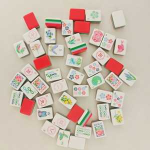 Fichas de Mahjong Tradicionales de Resina Fundida, Piezas de Juego Artísticas Coleccionables, Decoración Artesanal con Tema Floral - Product Image 4
