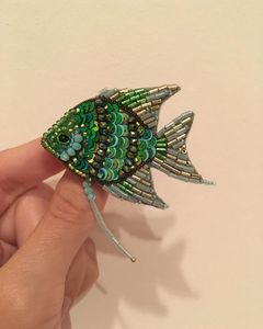 Broche Bordado a Mano con Cuentas, Elegante Pin de Arte para Usar en Chaquetas, Abrigos, Vestidos, Bufandas y Accesorios - Product Image 1